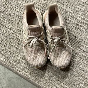 Adidas ultraboost old version, no structure issue